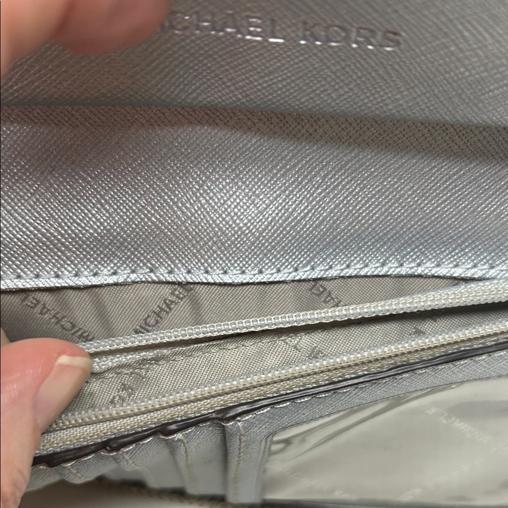 Michael Kors Jet Set Travel Large Flat Zip Wallet Silver Glitter - No Strap - Picture 7 of 7